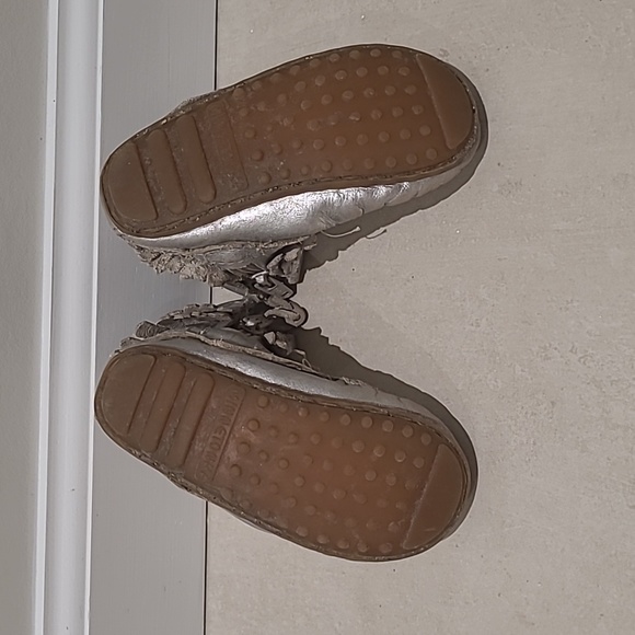 Minnetonka Boots Silver Girl 5 - Picture 5 of 5